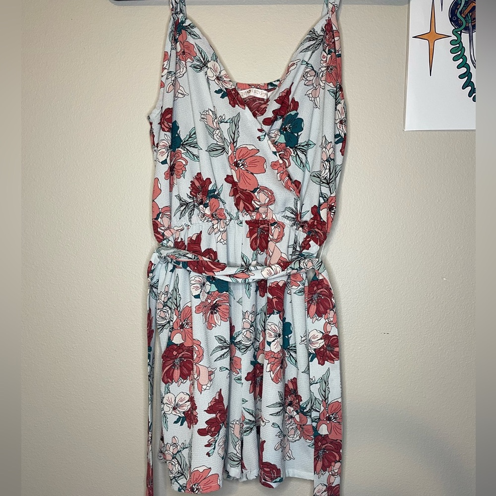 LOVE @ FIRST SIGHT Floral Romper Size SMALL